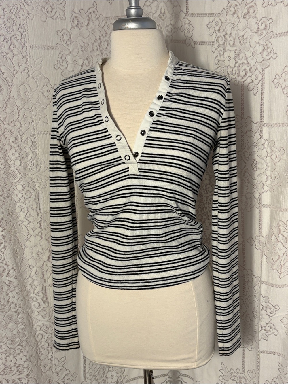 Evereve Black & White Striped Long-Sleeve Henley